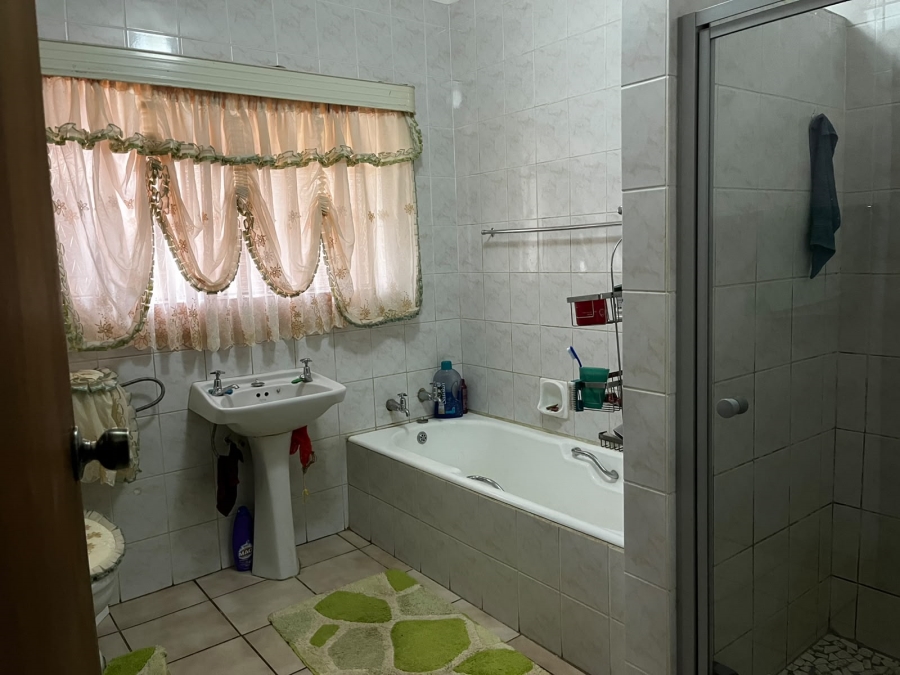 3 Bedroom Property for Sale in La Hoff North West